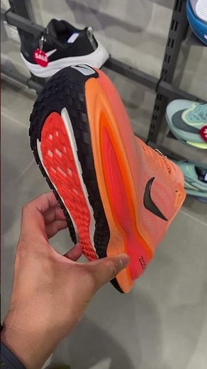 Nike Vomero Plus - Orange Pulse #nike #vomero #vomeroplus #runningshoes