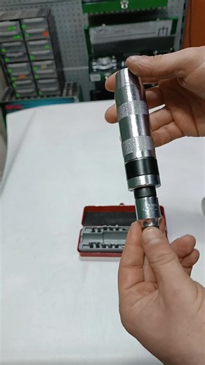 Tournevis à frapper et outils mécaniques essentiels