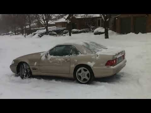 Mercedes SL500 (R129) in the snow