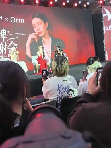 Orm's Adorable Reaction to a Blown Kiss