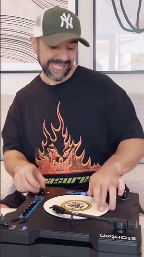 Scratching on Stanton STX portable turntable 🔥 #djshock #stanton #scratchdj