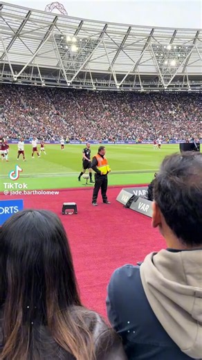 Close up of players reaction during VAR check.Apart from Rice smiling at the farce putting relegation doom on his old club, what do you notice?