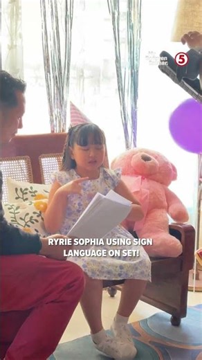 My Bespren Emman | Ryrie Sophia Using Sign Language on Set!