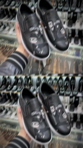 Giày nữ đi chơi Tết với Karl Square