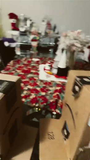 #fivenightsatfreddys animatronics out of cardboard ￼