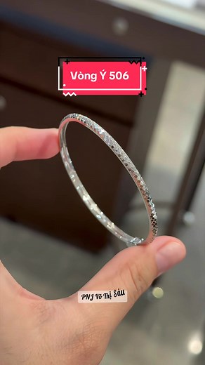 Vòng Tay Ý Khắc Máy Vàng 18K Từ PNJ
