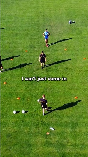 Try this escape move when under pressure! | #training121#dribbling #midfieldertips #cmdrills