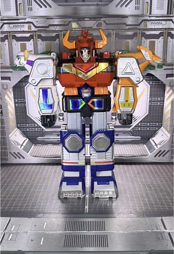 Such an underrated Megazord! Glad this one still has diecast metal! ⚡️ 31 Years of Power Rangers ⚡️ #commandcenter #hasbro #bandai #hasbrotoys #powerrangers #powerrangerstoys #powerrangersmegazords #megazord #mightymorphinpowerrangers #mmpr #mmprmegazord #gogopowerrangers #lightningcollection #powerrangerslightningcollection #mmpr #oncearangeralwaysaranger #powerrangerscollection #powerrangerscollector #powerranger #powerrangersmightymorphin #actionfigure #actionfigures #actionfigurephotography 
