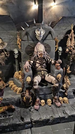 #neca #predator #display #actionfigures #figtok Update added skulls to my predator alpha throne