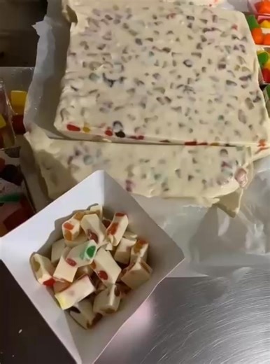 These are my most popular bars. I usually make at least 500 of these at Christmas. It’s a very simple recipe but full of great taste! FULL RECIPE 💬👇 | Cooking Homemade