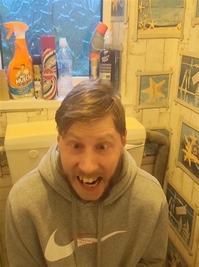 Having a poo on the loo 😆😆😆 #poo #loo #toliet #straining #lukeywukey