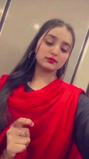 Ayesha khan on Instagram: "My 3rd mini vlog 😍"