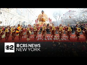 Crowds line up for Macy's Thanksgiving Day Parade in NYC