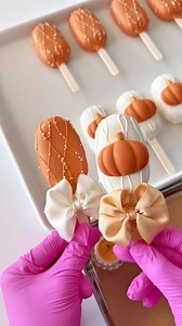 The cutest fall theme for a baby shower 🍂🤎 #cakesicles #cakepops #fallvibes #falltreats #fall #fblifestyle #babyshower #babyshowerideas | Jessica Sotelo