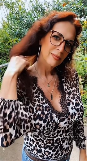 Got a date later… Trying on a few pants, skirts and such… Which do you like? | Linda Lynn