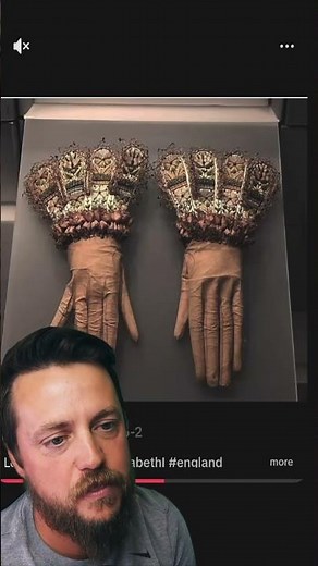 No chance her fingers where that long?!