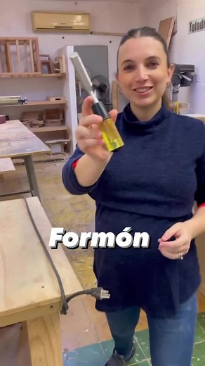 Los formones tienen muchos usos tales como hacer cortes, ensambles, rebajes y hacer detalles en la madera. Son muy prácticos y precisos 👌 Los más utilizados son los de 6,9 y 12mm de ancho. #cursos #herramienta #madera #formon #carpinteria #bricolaje