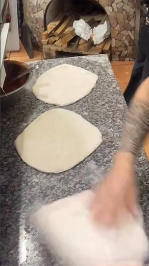How to Shape Pizza Dough Perfectly by Hand #pizza #foodpreparation #itspizzatime