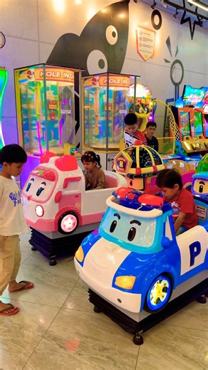 Riding in a cute pink Hello Kitty car is soooo fun 💖🚗🎀😆 #cutebaby #cute