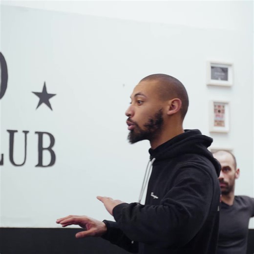 Cardio qui monte, muscles qui brûlent, esprit qui lâche rien 💥 Le circuit training chez Apollo, c’est l’intensité, le collectif et le dépassement de soi à chaque station. Tu transpires, tu progresses, tu reviens plus fort. Simplement. Prêt à relever le défi ? 👊 #CircuitTraining #TeamApollo #EntrainementIntense #CardioWorkout #FitnessMotivation #BoxeEtFitness #ApolloSpirit