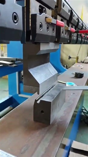 Custom Press Brake Tooling for Complex Bending #pressbrake #sheetmetal #bending #machine #harsle