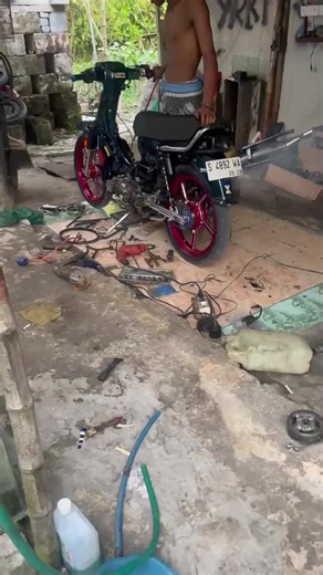 Racun Berbentuk Cairan dan Spek Blayer Motor