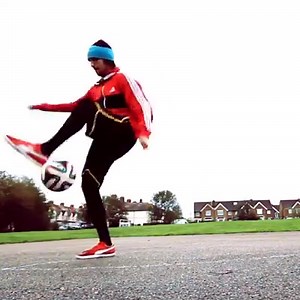 1.7K views · 171 reactions | After nearly snapping my ankle in September I'm finally back to lower trainings. Rusty as a nail right now but a spontaneous Kamalio trick is always worth sharing haha | Learn2Freestyle | Facebook