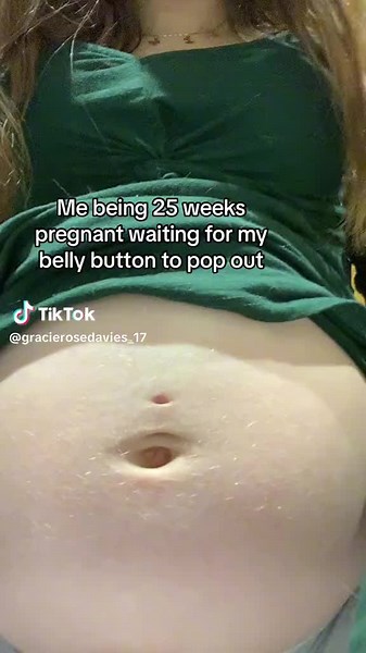 I've always wanted to play with a pregnant girls belly button. 😘❤