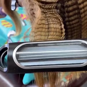 93K views · 115 reactions | Více účesů - 1 kulma na vlasy ✨ - Nezpůsobí poškození!  - Rovnoměrně rozvádí teplo! ✅ - Zahřeje se za 30 sekund! Keramický povrch a odolný materiál! Klikni ➔ "KUP TEĎ"  | vigoshop | Facebook