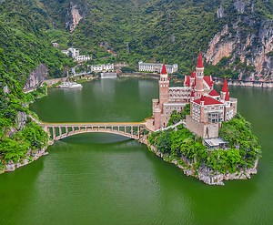 This is Not a Medieval Castle in Europe, Just China's Jilong Castle Country Club Hotel