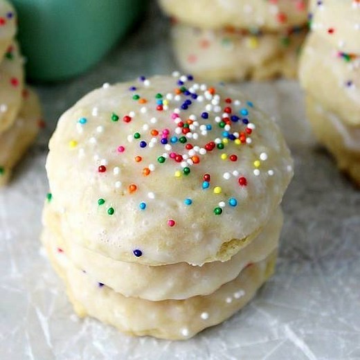 These Italian Ricotta Cookies are super soft and absolutely delicious. They are sure to become a favorite! FULL RECIPE: https://www.lovebakesgoodcakes.com/italian-ricotta-cookies/ PIN IT: https://www.pinterest.com/pin/371124825535961072/ | Love Bakes Good Cakes