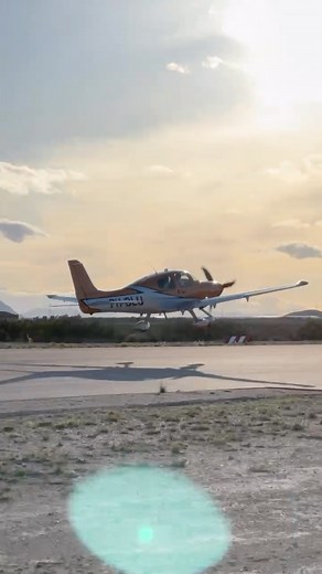 Are you interested in transitioning to a Cirrus aircraft? At Bluetail Aviation, an official Cirrus Training Center, we offer comprehensive Cirrus transition training. Our courses are designed to help pilots become proficient and confident in flying Cirrus aircraft, especially when transitioning from other aircraft types. Bluetail Aviation’s fleet includes the latest Cirrus models, such as the SR20, SR22/T G6, and G7, all known for their advanced technology, including the Cirrus Airframe Parachut