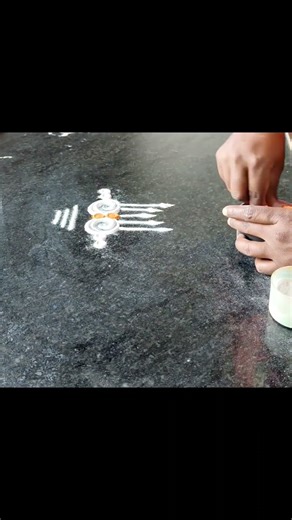 short easyy rangoli designs made by paint Wale hath/#easyrangoli #indianrangole #rangoli