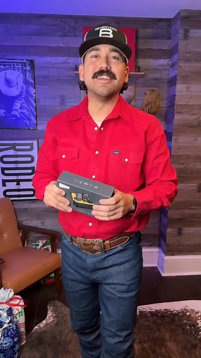 Checking out the CM28 Pro from @neewer . #neewer #vlog #western #westernwear #westernfashion #rodeo #pov #explorepage #tech #techreview #voiceover #unboxing #mensstyle #mensfashion #mustache #nfr #nfrvegas #cowboy #cowboyhat | Connorfxdb