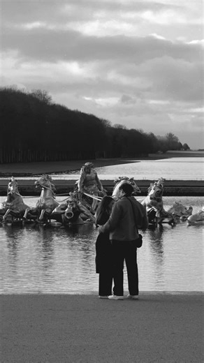 Château Versailles Spectacles on Instagram: "🇫🇷❤️ Nous vous souhaitons une joyeuse Saint-Valentin depuis les Jardins du Château de Versailles. 👀 Au détour d’une fontaine, entre les bulles du Bassin de Latone et sous les feux d’artifice des Grandes Eaux Nocturnes, ces jardins sont sûrement l’un des endroits les plus romantiques sur Terre. 👉🏻 Vous aussi, venez les découvrir dans des conditions exceptionnelles grâce à notre programmation sur chateauversailles-spectacles.fr (lien en bio). — 🌎