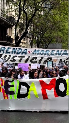 🔴 Hoy se cumple un año del hallazgo de tres jóvenes argentinas asesinadas. Dos tenían 20 años; la tercera, solo 15. 👉 Las secuestraron, las torturaron y las mataron, mientras su agonía se transmitía por internet. Hoy conversamos en exclusiva con las madres de dos de ellas: Morena y Lara. #CHVNoticias #CHVNacional