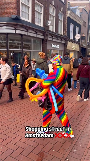 Busy shopping street in Amsterdam ❌❌❌ #amsterdam #shopping #GoodMorningEveryone #weather #Midweekend #busy #safetytips #travel #lifestyle #followers | Amsterdam Love