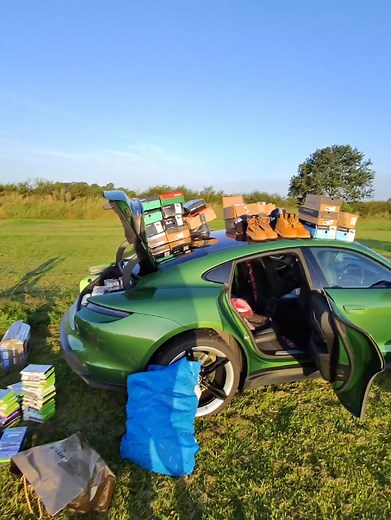 LOADS of Xbox 360 games, BUT I was more impressed with him using his PORSCHE as a TABLE!! 🤪🤣🏎 | DustyCartridge