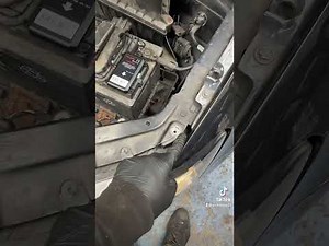 Where is the power steering fluid reservoir located in the Volkswagen Polo?