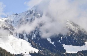 Lawine verschüttet am Jenner in Berchtesgaden zwei Wanderer und Hund