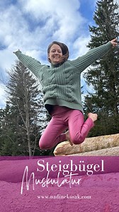 Die Steigbügelmuskulatur- So nennt man die Schienbein- & Wadenmuskulatur. Diese sind beide an deiner Fußsohle befestigt & stützen dich quasi wie Steigbügel. Der Mix aus Kraft & Dehnung ist hier super wichtig- nur so kann sie dich stabil stüzten.💪🏻Wenn die #Steigbügelmuskulatur nicht mehr in der Balance ist, kommt es zu diversen Dysbalancen, die sich nicht nur in deinen Füßen zeigt, sondern auch weiter nach oben hoch wandert... Knie, Hüfte, Wirbelsäule usw.Früher fand ich Anatomie & Co. langwei