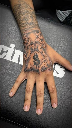 MONEY BAG HAND TATTOO CHICANO STYLE! #moneybag #moneybags #handtattoo #tattoo #blackandgraytattoo