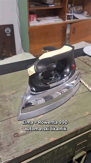 Srpske stare stvari on Instagram: "🇷🇸 Kad krene „Imperial March“, ovaj Elma–Rowenta više ne izgleda kao pegla nego kao mali nuklearni svemirski brod. Ciklon iz kasnih 70-ih, spreman da ispegla svaku galaksiju – i svaku košulju. 🚀 🇬🇧 With the “Imperial March” playing, this Elma–Rowenta no longer looks like an iron but like a tiny nuclear spaceship. A late ’70s cyclone, ready to smooth out every galaxy – and every shirt. 🚀 #RetroSrbija #vintageiron #imperialmarch #galacticvibes #rowenta"