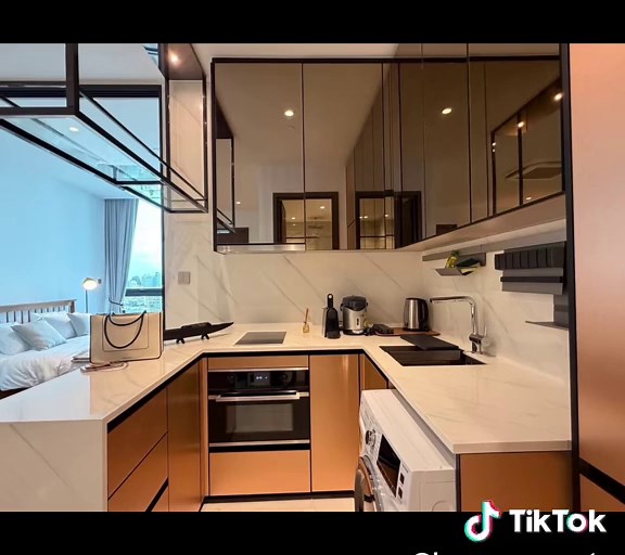 🇹🇭 ศุภาลัย ไอคอน สาทร | 1 ห้องนอน 45 ตร.ม. ชั้น 30 ห้องใหม่ | 50,000 บาท/เดือน 📌 รหัสทรัพย์: H000856 🏢 รายละเอียดห้อง ▪ โครงการ: ศุภาลัย ไอคอน สาทร ▪ 1 ห้องนอน | 1 ห้องน้ำ ▪ ขนาด 45 ตร.ม. ▪ ชั้น 30 วิวเมือง ▪ ห้องใหม่มือหนึ่ง ไม่เคยปล่อยเช่า ▪ เฟอร์นิเจอร์ครบ พร้อมเข้าอยู่ ▪ รับผู้เช่าทุกสัญชาติ 💰 ค่าเช่า: 50,000 บาท / เดือน 🔒 เงื่อนไขการเช่า ▪ สัญญาเช่า 1 ปี ▪ ประกัน 2 เดือน ล่วงหน้า 1 เดือน 📍 โลเคชัน https://maps.app.goo.gl/rfEY8JBxdp1kxj5g7?g_st=ic 📩 ติดต่อสอบถาม เอเจนท์: เชอรีน 📞 โท