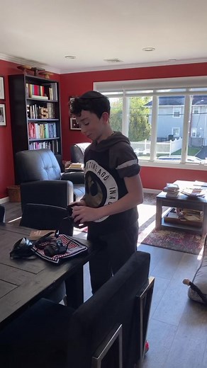 Tefillin (Phylacteries) are worn once a day during prayer by Jewish men. The Torah command is in Deut. 6:8 #orthodoxjewishlife #jewishtiktok #prayer