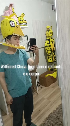 Exploring Withered Chica from Five Nights at Freddy's