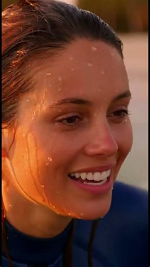 dolphin rescues surfer #animals #viral ￼