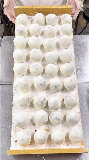特大餅つき機でつく冬〜春限定のいちご大福🍡【愛知 明や】