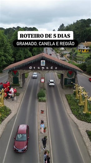 Quantos dias você programou para curtir Gramado e Canela? ⠀⠀⠀⠀⠀⠀⠀⠀⠀⠀⠀⠀⠀⠀⠀⠀⠀⠀ DICA: Roteiro de 5 dias para curtir Gramado, Canela e região! Me conta: qual outra atração você incluiria nesse roteiro? 👇🏼 ⠀⠀⠀⠀⠀⠀⠀⠀⠀⠀⠀⠀⠀⠀⠀⠀⠀⠀ ✅ DIA 1 – GRAMADO 8h Rua Torta 8h30 Praça das Etnias (prove o pão com linguiça!) 9h Praça do Moinho cabine telefônica 10h Igreja São Pedro Fonte do Amor Eterno 11h Palácio dos Festivais 12h Rua Coberta almoço 13h30 Mini Mundo (cupom na bio) 16h Lago Negro 18h30 Hotel 20h Jantar