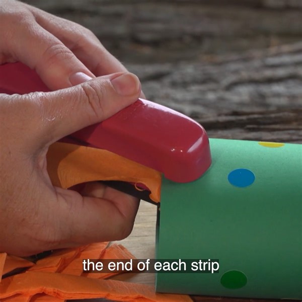 Join Darwin and Newts on their exciting adventures as they explore the wonders of science and unleash creativity! Check out this awesome #DIY wind sock project featured in their fun-filled videos for kids! 💨 🧪 Watch Now: #DarwinAndNewts ⬇️ 📺 https://curiosity.tv/d1q20yy | Curiosity Stream